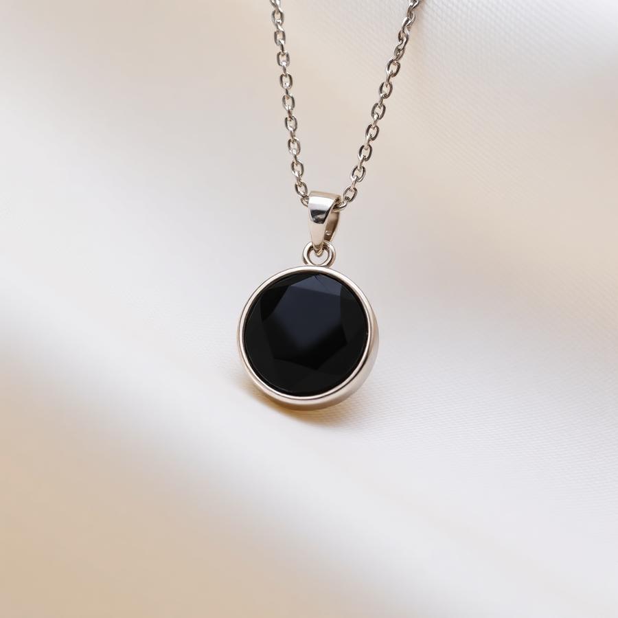 Noire Pendant